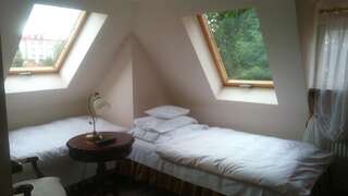 Отели типа «постель и завтрак» Dworek Genny Поляница-Здруй Бюджетный двухместный номер с 2 отдельными кроватями-7