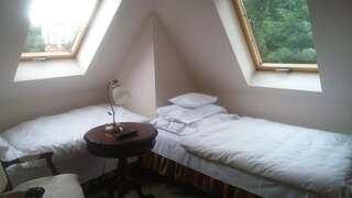 Отели типа «постель и завтрак» Dworek Genny Поляница-Здруй Бюджетный двухместный номер с 2 отдельными кроватями-9